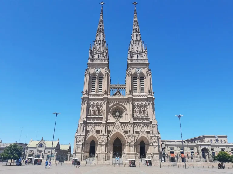 Descubra os Santuários Marianos Menos Visitados na América Latina em Destinos de Alta Altitude